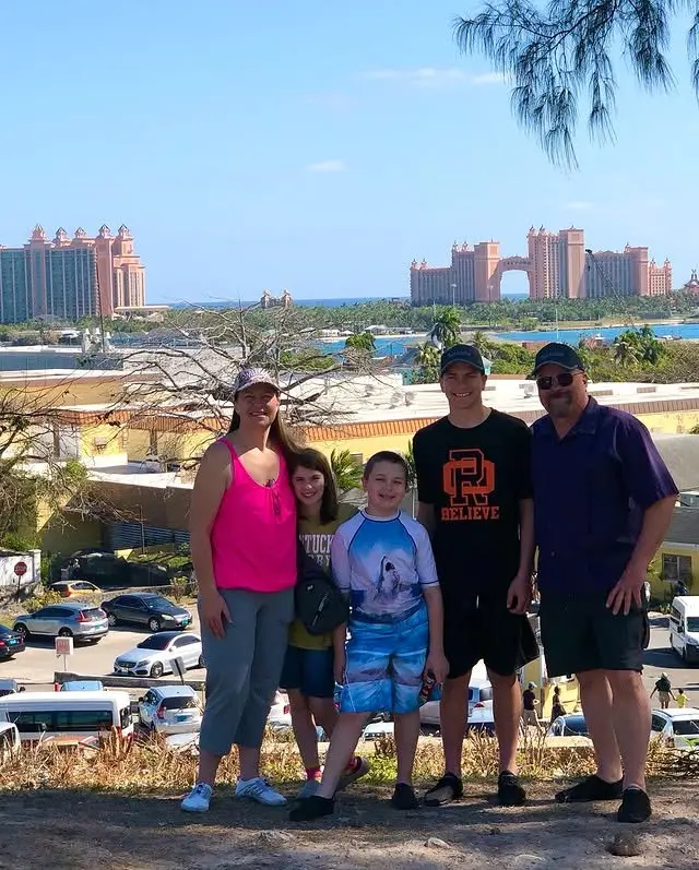 Guests overlooking Atlantis during a Sir Guillaume's tour
